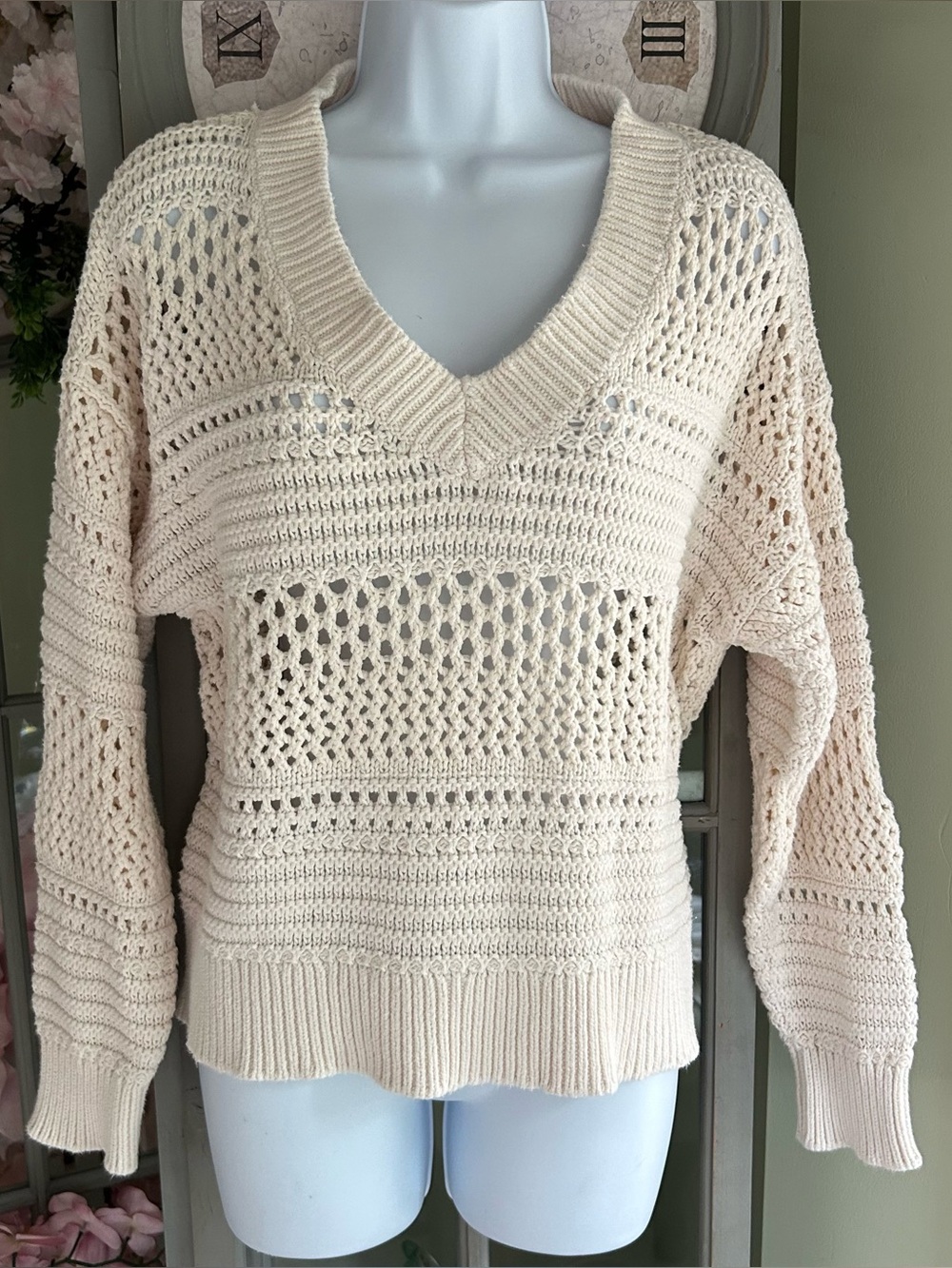 Crocheted Creamy V-Neck Openwork Pullover Sweater Cotton-Blend Size XL